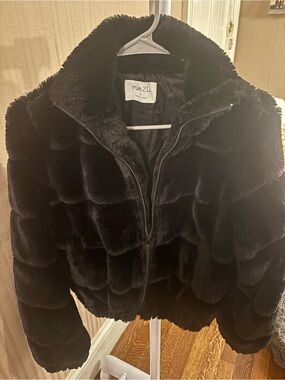 rue21 Black Plush Faux Fur Zip-Front Teddy Jacket